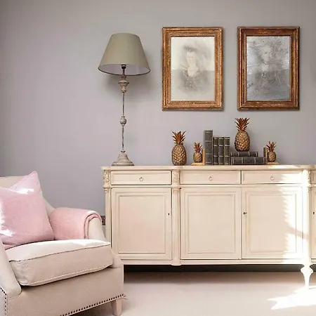 Holiday home * Rare Find * The House With The Pink Door