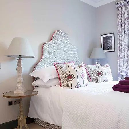 * Rare Find * The House With The Pink Door Holiday home York
