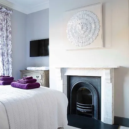 * Rare Find * The House With The Pink Door Holiday home
